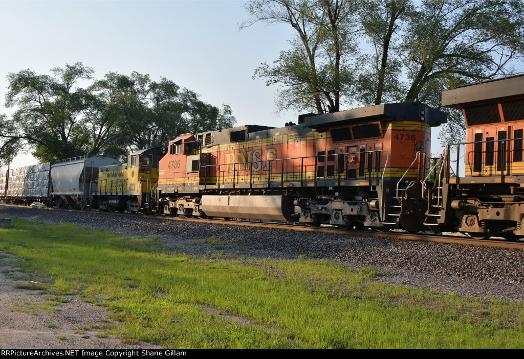 BNSF 4736 Roster shot.